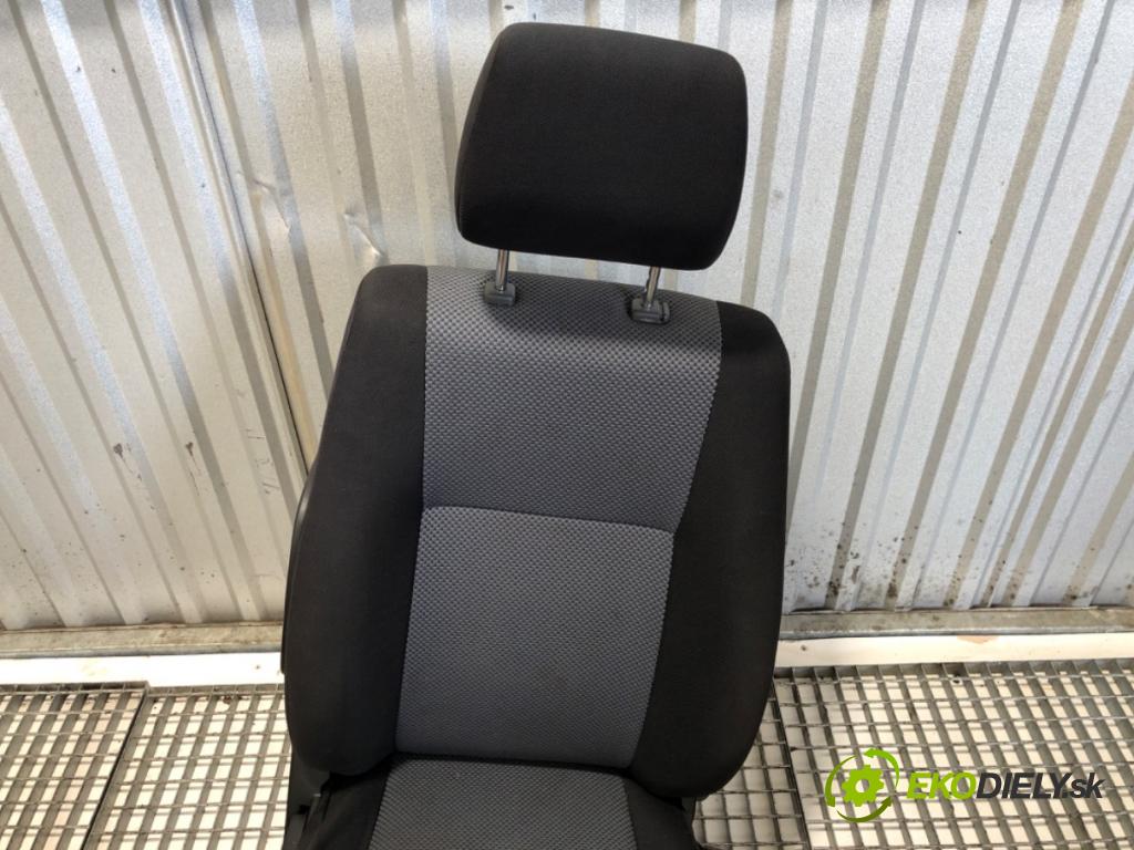 SUZUKI GRAND VITARA II samochód terenowy zamknięty 2006 95 kW 1.9 DDiS Napęd na wszystkie koła (JT419, TD44, JB419WD,... 1870 Sedadlo pravy predný