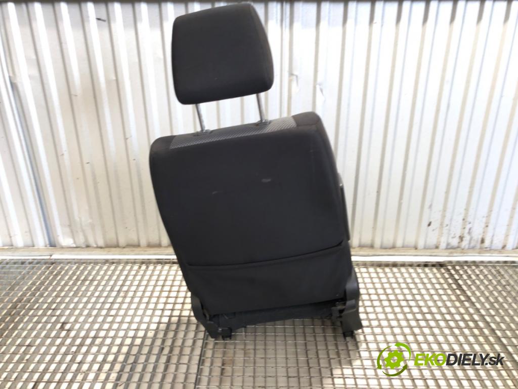 SUZUKI GRAND VITARA II samochód terenowy zamknięty 2006 95 kW 1.9 DDiS Napęd na wszystkie koła (JT419, TD44, JB419WD,... 1870 Sedadlo pravy predný