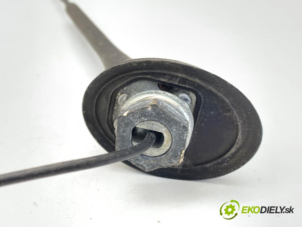 VW PASSAT B5 Kombi 1997 74 kW 1.6 1595 ANTENA