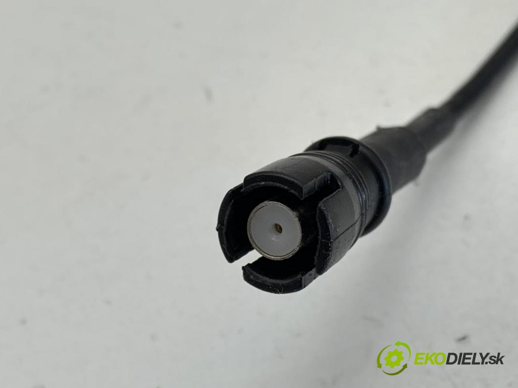 VW PASSAT B5 Kombi 1997 74 kW 1.6 1595 ANTENA