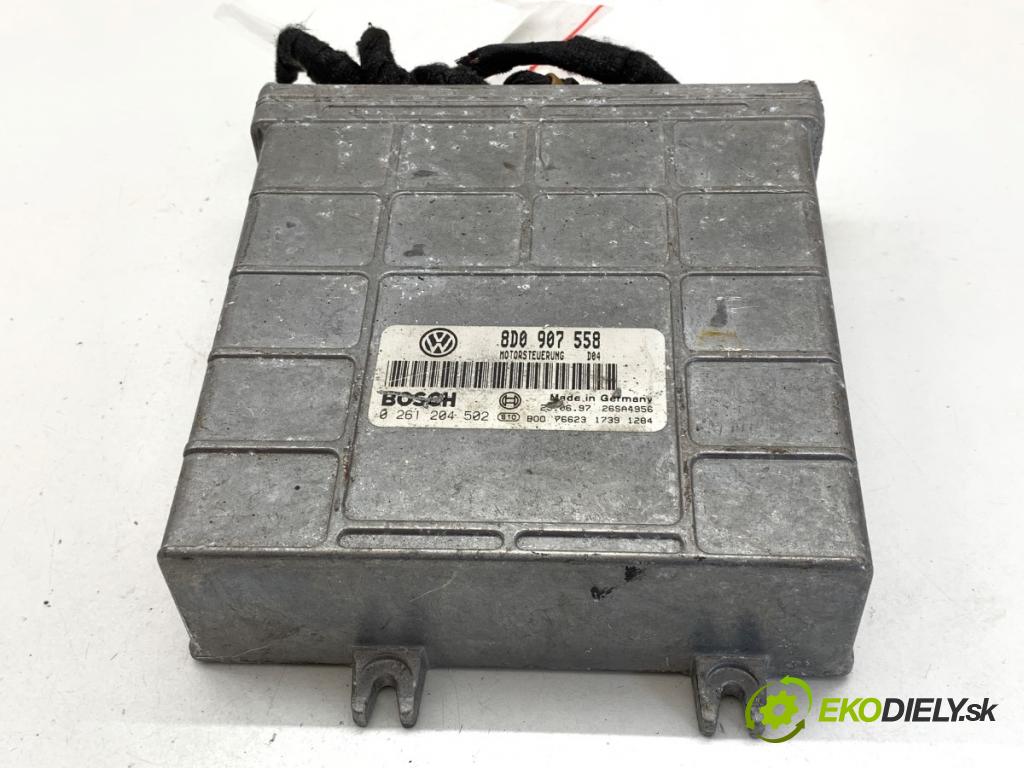 VW PASSAT B5 Kombi 1997 74 kW 1.6 1595 řídící jednotka motora 8D0907558 (Řídicí jednotka)