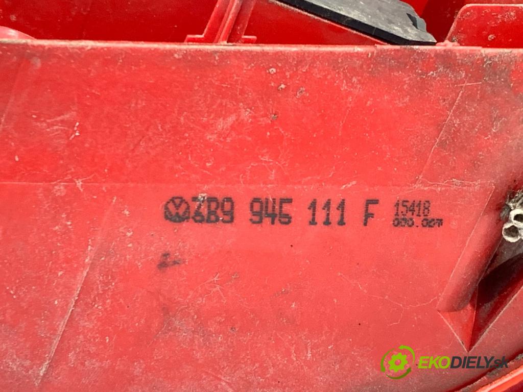 VW PASSAT B5 Kombi 1997 74 kW 1.6 1595 Svetlo ľavy zad 3B9945111F