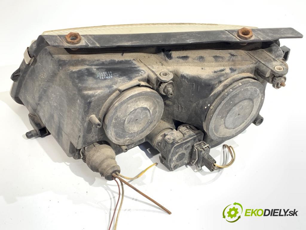 VW PASSAT B5 Kombi 1997 74 kW 1.6 1595 Svetlomet pravy predný