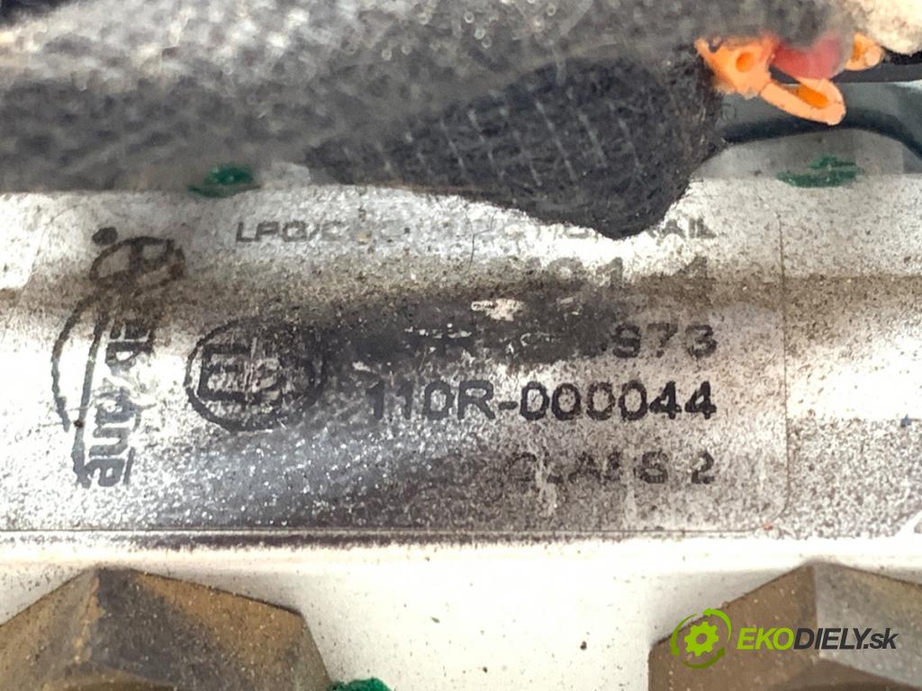 VW PASSAT B5 Kombi 1997 74 kW 1.6 1595 vstrekovač LPG 110R-000044
