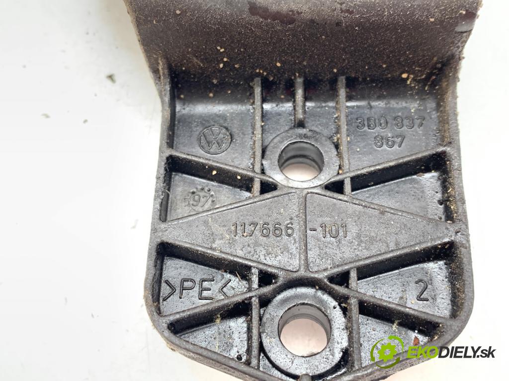VW PASSAT B5 Kombi 1997 74 kW 1.6 1595 zámok Dvere ľavy predný