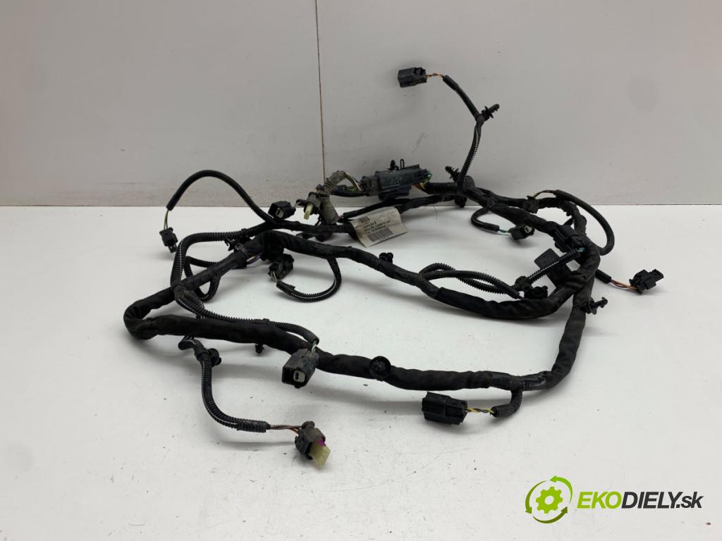 VOLVO V40 liftback 2014 110 kW D3 1984 Káblovačka PDC predný 31394514