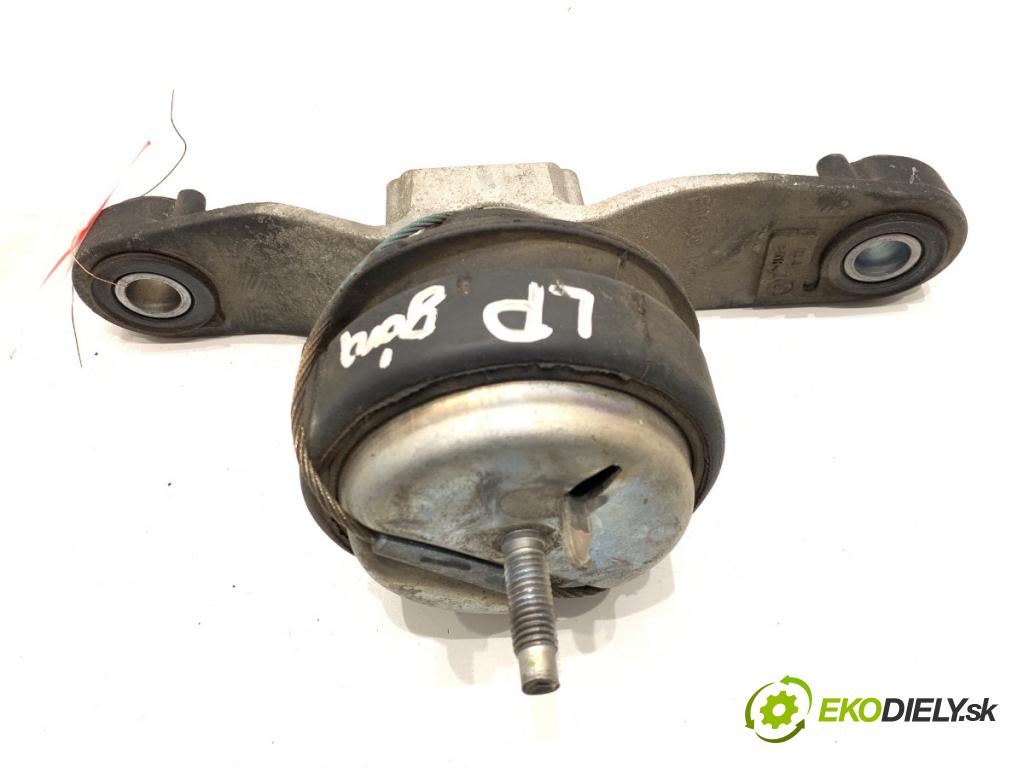 VOLVO V40 liftback 2014 110 kW D3 1984 AirBag Motor pravy 326E06B