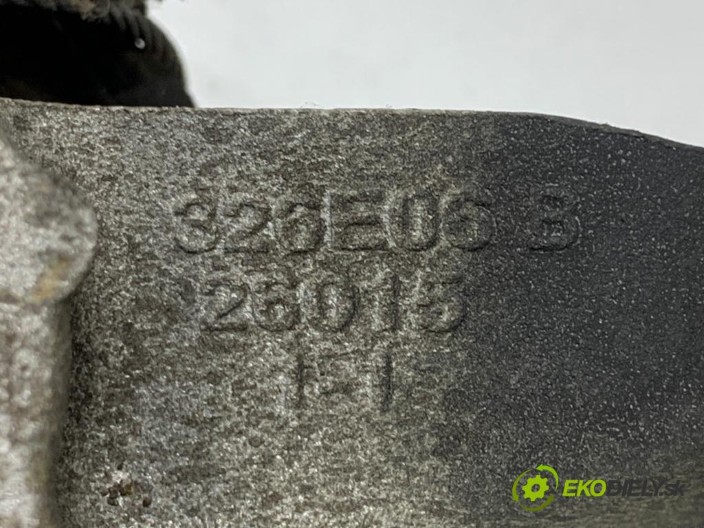VOLVO V40 liftback 2014 110 kW D3 1984 AirBag Motor pravy 326E06B