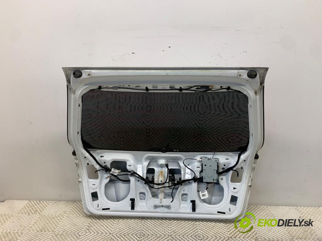 AUDI A3 8P liftback 2010 92 kW 1.4 TFSI 1390 kapota zadní část