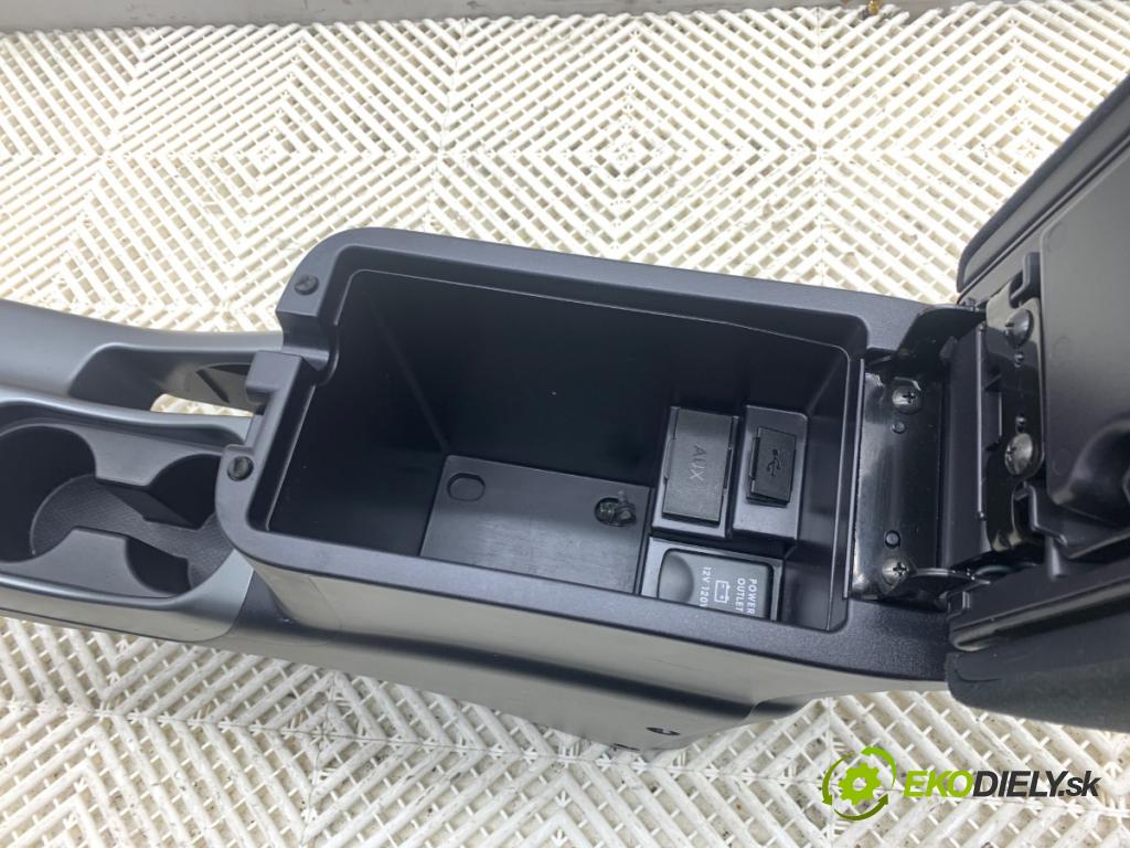 MITSUBISHI OUTLANDER II SUV 2010 130 kW 2.2 DI-D 4WD 2268 loketní opěrka 8011A083 (Loketní opěrka)
