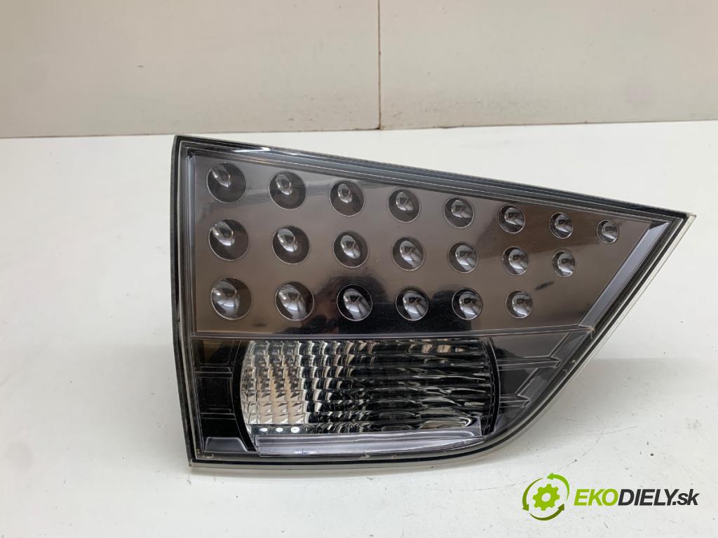 MITSUBISHI OUTLANDER II SUV 2010 130 kW 2.2 DI-D 4WD 2268 světlo levý zadní část vnitřní 