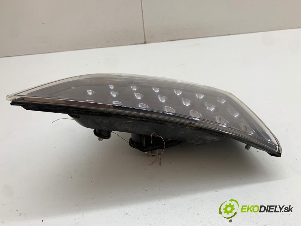 MITSUBISHI OUTLANDER II SUV 2010 130 kW 2.2 DI-D 4WD 2268 světlo levý zadní část vnitřní