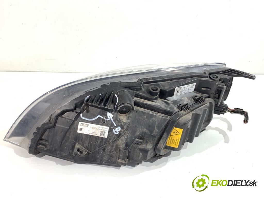 VOLVO V40 liftback 2014 110 kW D3 1984 Svetlomet pravy predný 31420008