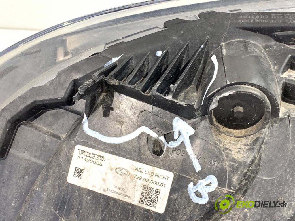 VOLVO V40 liftback 2014 110 kW D3 1984 Svetlomet pravy predný 31420008