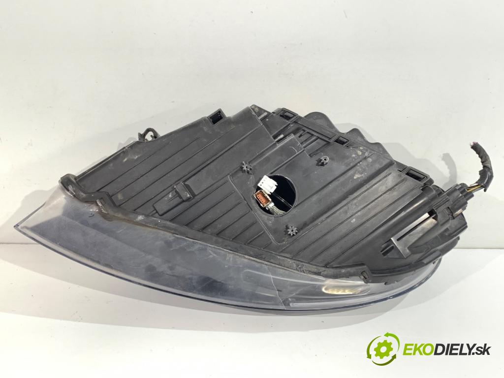 VOLVO V40 liftback 2014 110 kW D3 1984 Svetlomet pravy predný 31420008