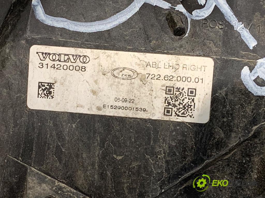 VOLVO V40 liftback 2014 110 kW D3 1984 Svetlomet pravy predný 31420008