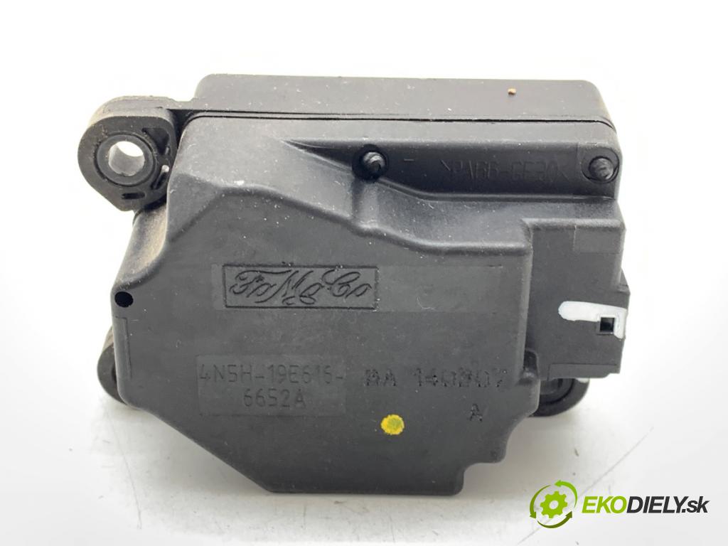 VOLVO V40 liftback 2014 110 kW D3 1984 motor topení 4N5H-19E616-BA