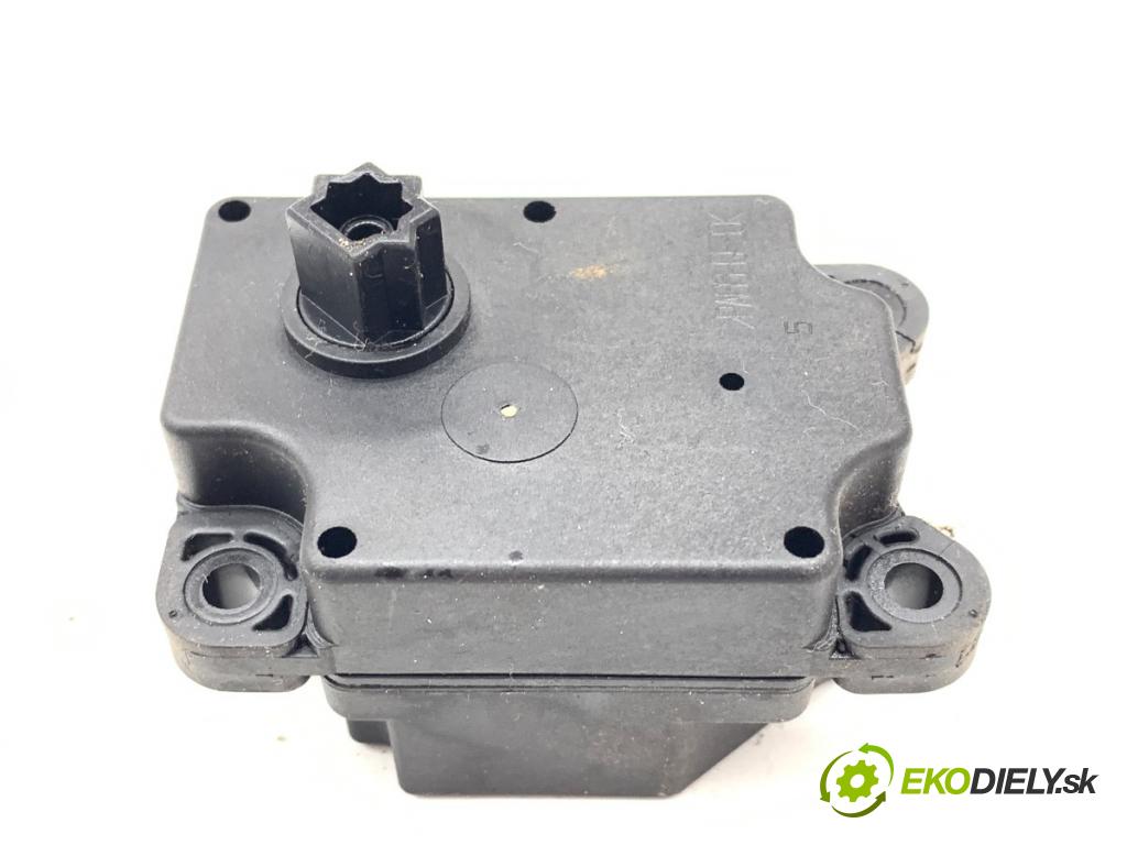 VOLVO V40 liftback 2014 110 kW D3 1984 motor topení 4N5H-19E616-BA