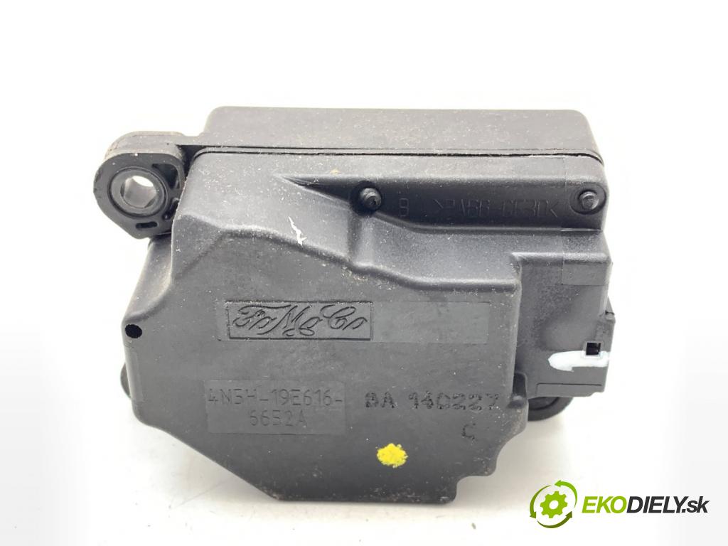 VOLVO V40 liftback 2014 110 kW D3 1984 motor topení 4N5H-19E616-BA