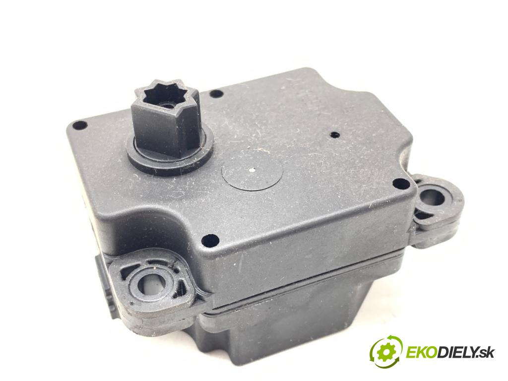 VOLVO V40 liftback 2014 110 kW D3 1984 motor topení 4N5H-19E616-BA