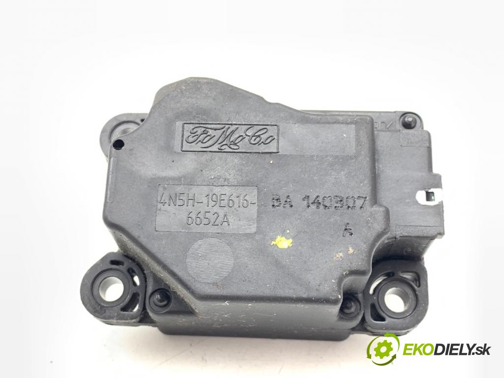 VOLVO V40 liftback 2014 110 kW D3 1984 motor topení 4N5H-19E616-BA