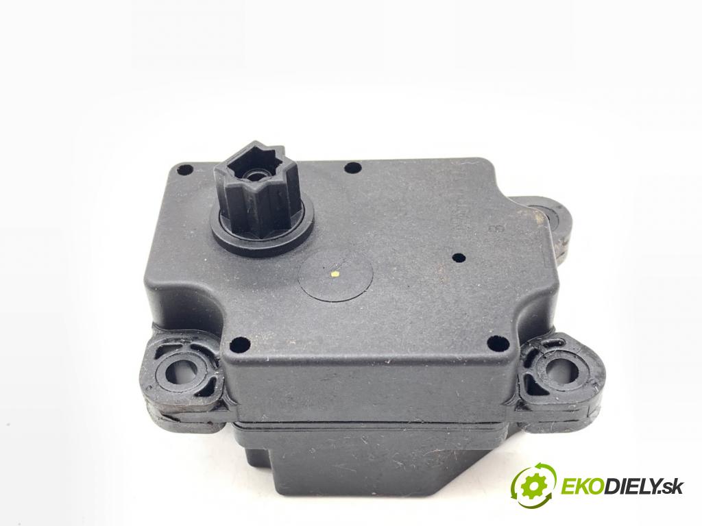VOLVO V40 liftback 2014 110 kW D3 1984 motor topení 4N5H-19E616-BA