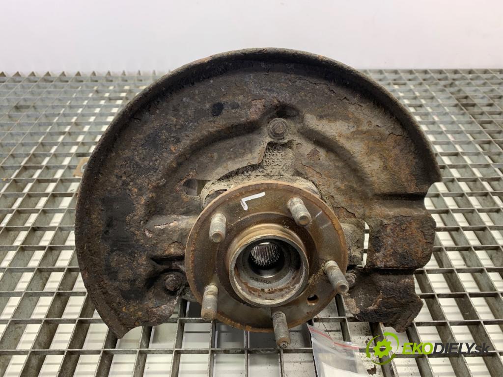 VOLVO V40 liftback 2014 110 kW D3 1984 náboj ľavy predný 