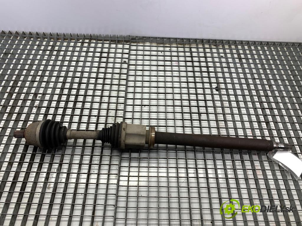 VOLVO V40 liftback 2014 110 kW D3 1984 Poloos pravy predný 
