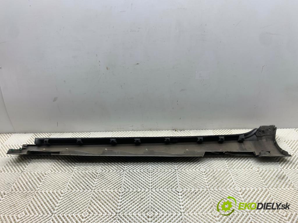 VOLVO V40 liftback 2014 110 kW D3 1984 lišta prahová pravý