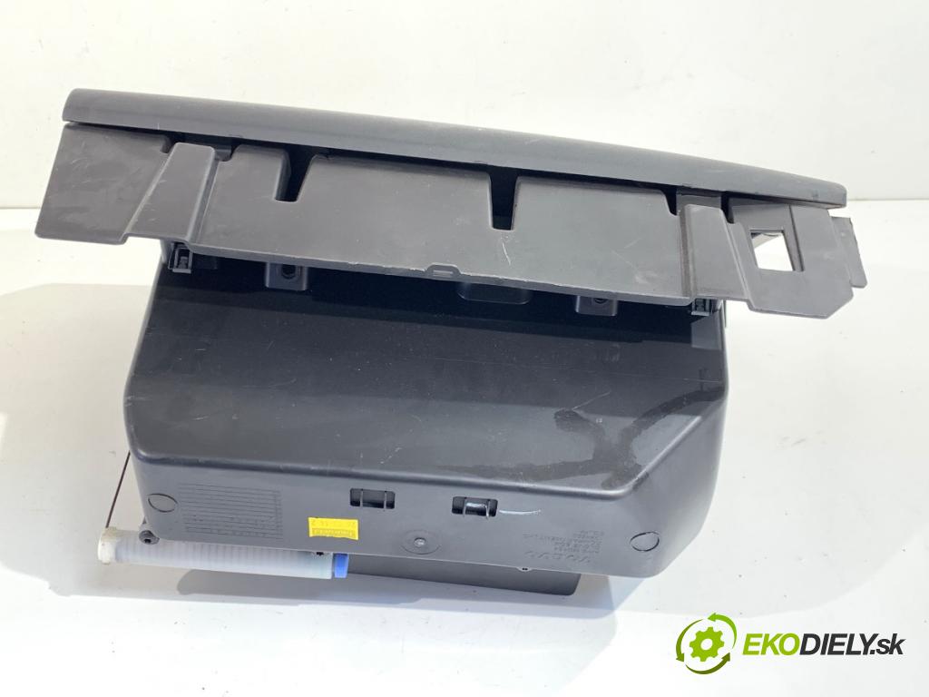 VOLVO V40 liftback 2014 110 kW D3 1984 přihrádka kastlík spolujezdce 8632803 (Přihrádka (kastlík))