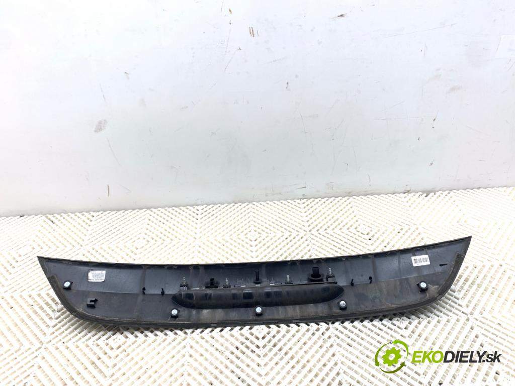 VOLVO V40 liftback 2014 110 kW D3 1984 zadní část - čelo dveří zadní část 31301301