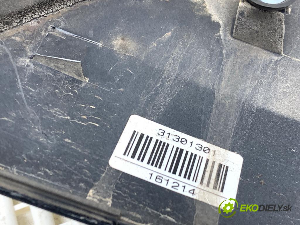 VOLVO V40 liftback 2014 110 kW D3 1984 zadní část - čelo dveří zadní část 31301301