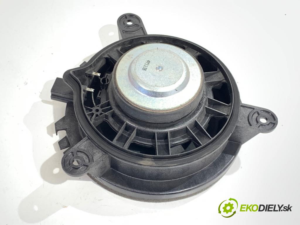 VOLVO V40 liftback 2014 110 kW D3 1984 reproduktory 30657445