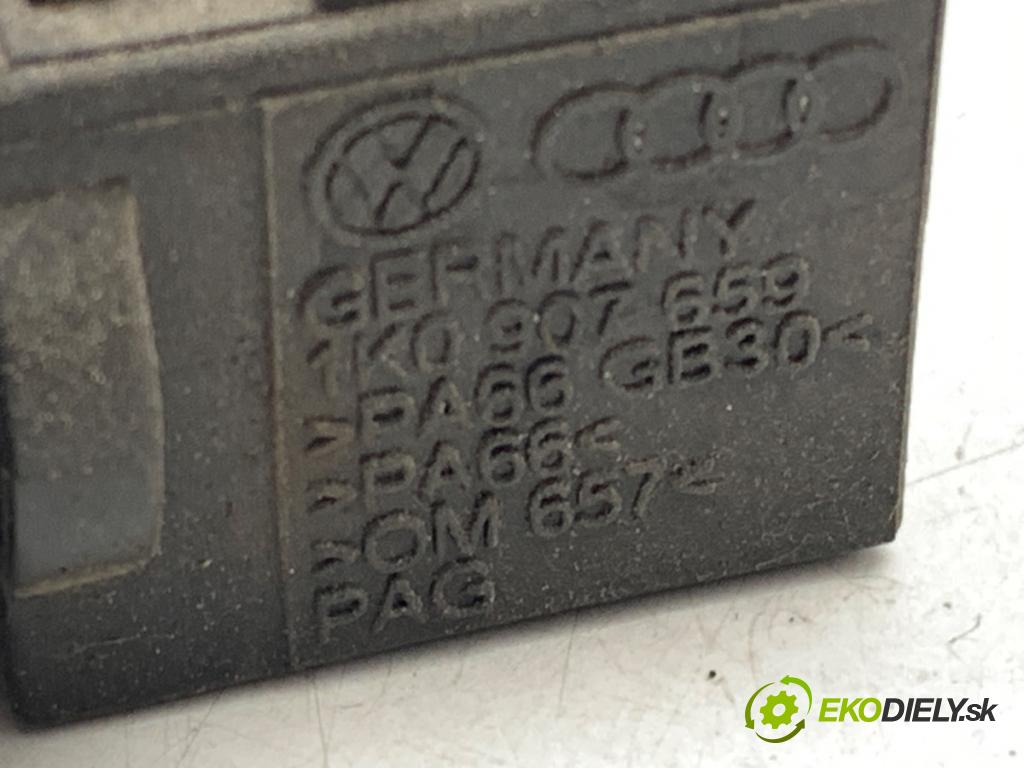 VW TOURAN nadwozie wielkoprzestrzenne (MPV) 2014 77 kW 1.6 TDI 1598 snímač KVALITNÍ: vzduchu 1K0907659