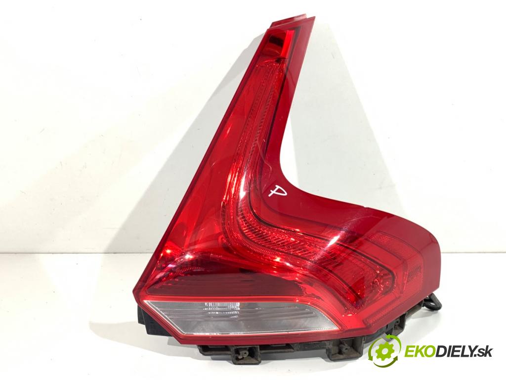 VOLVO V40 liftback 2014 110 kW D3 1984 světlo pravý zadní část 31395845