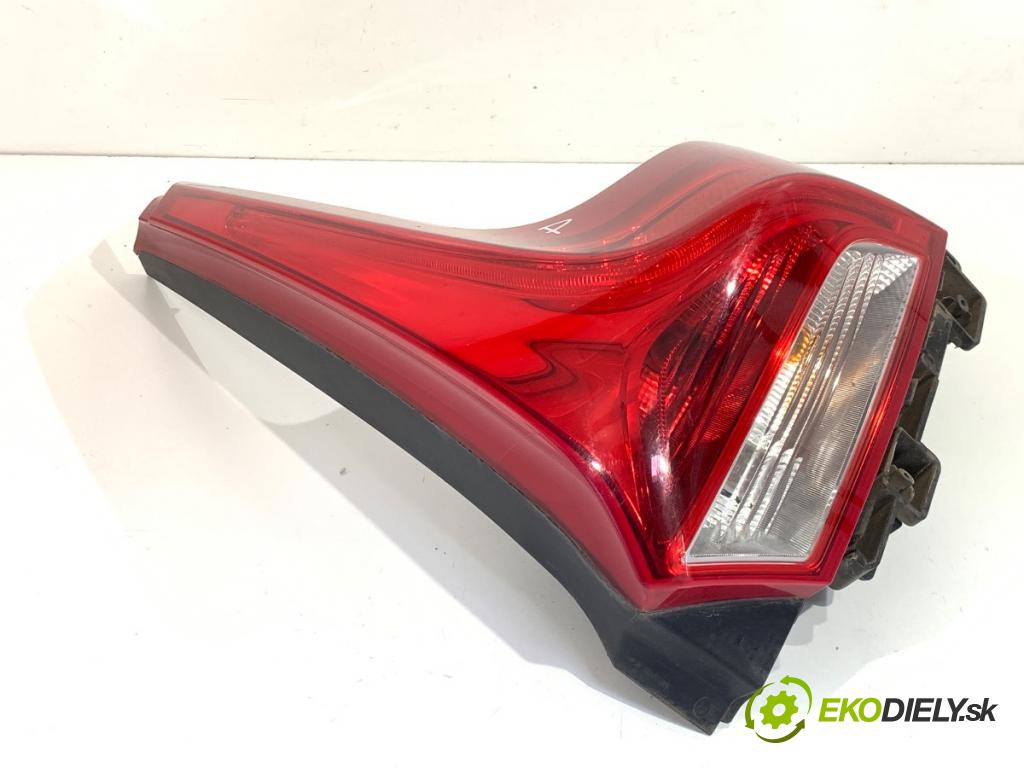 VOLVO V40 liftback 2014 110 kW D3 1984 Svetlo pravy zad 31395845