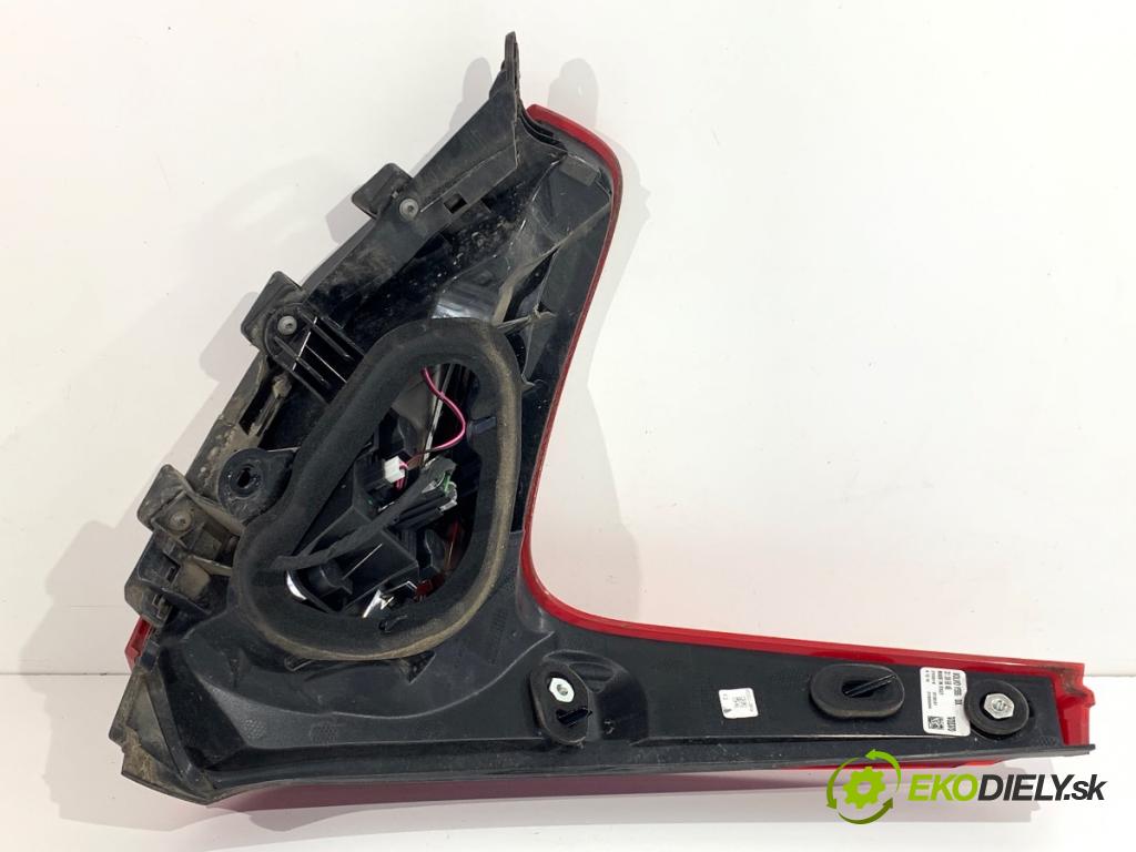 VOLVO V40 liftback 2014 110 kW D3 1984 Svetlo pravy zad 31395845