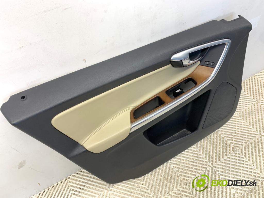 VOLVO XC60 I SUV 2016 140 kW D4 AWD 2400 ča dveře levý přední část