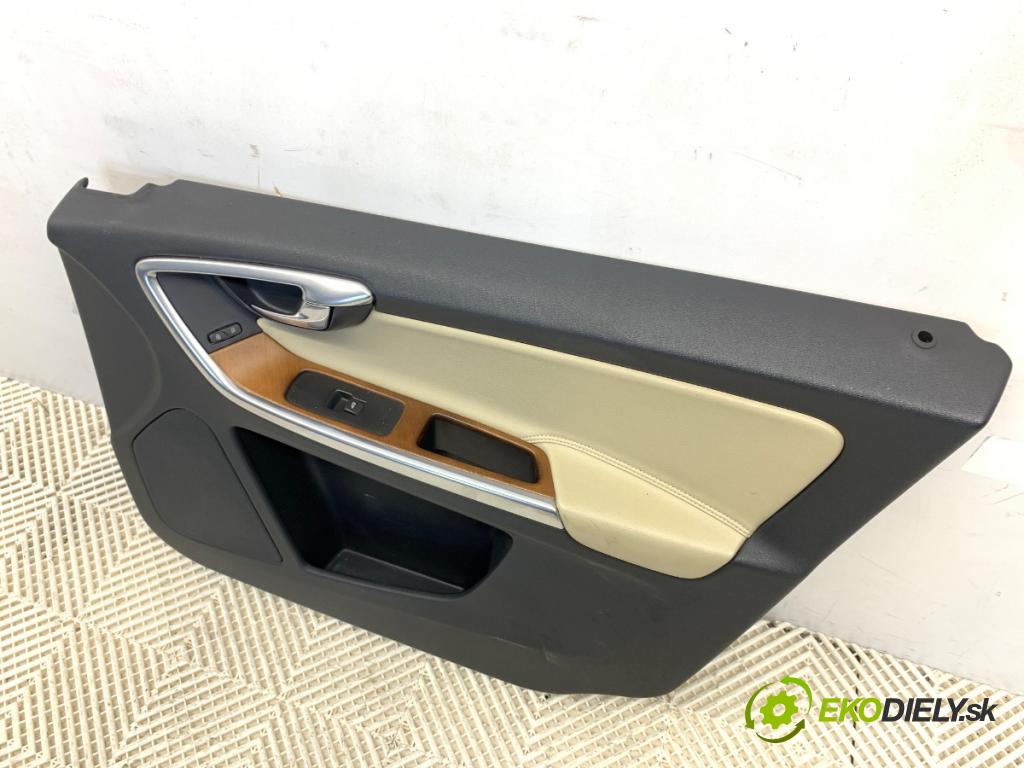 VOLVO XC60 I SUV 2016 140 kW D4 AWD 2400 ča dveře pravý přední část 31366797