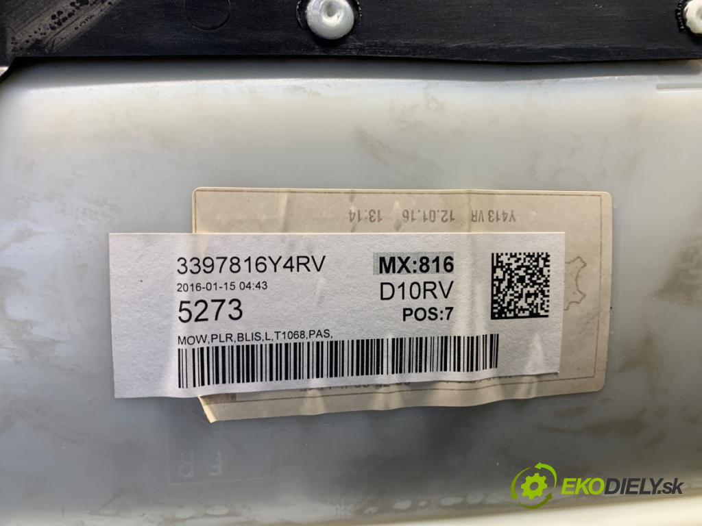 VOLVO XC60 I SUV 2016 140 kW D4 AWD 2400 ča dveře pravý přední část 31366797