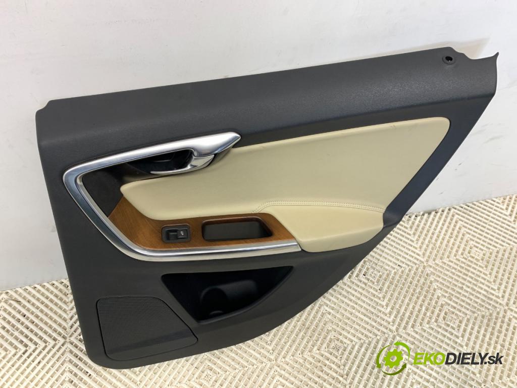 VOLVO XC60 I SUV 2016 140 kW D4 AWD 2400 ča dveře pravý zadní část