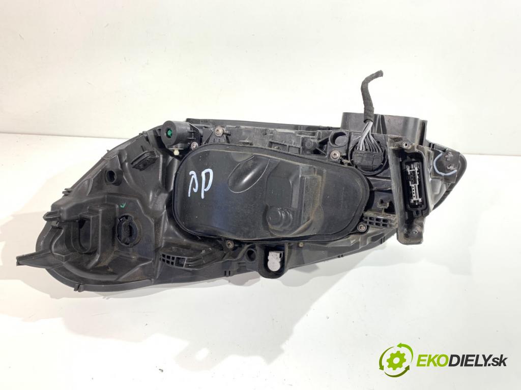 VOLVO XC60 I SUV 2016 140 kW D4 AWD 2400 Svetlomet pravy predný 31698809