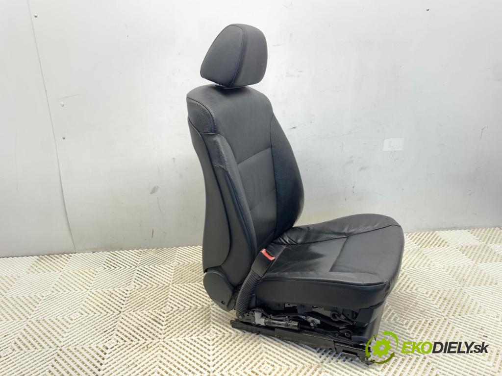 BMW E60 sedan 2005 160 kW 525 i 2996 sedadlo levý přední část