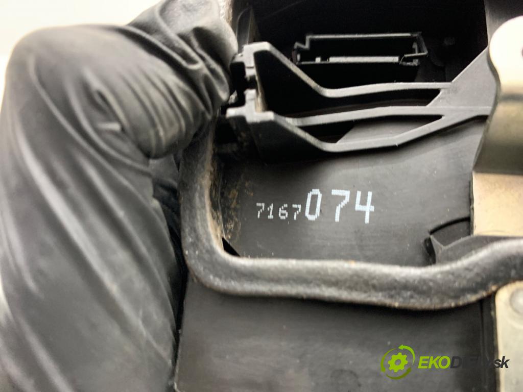 BMW E60 sedan 2005 160 kW 525 i 2996 zámok dveře pravý přední část 7167074