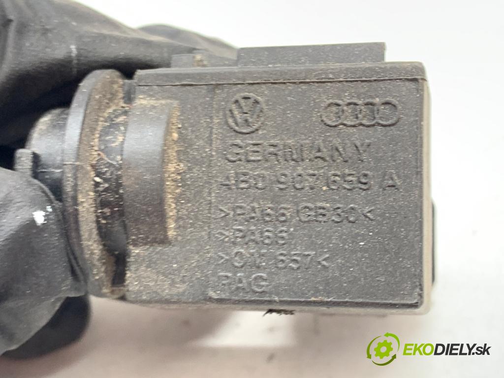 AUDI A3 8P liftback 2010 92 kW 1.4 TFSI 1390 snímač KVALITNÍ: vzduchu 4B0907659A