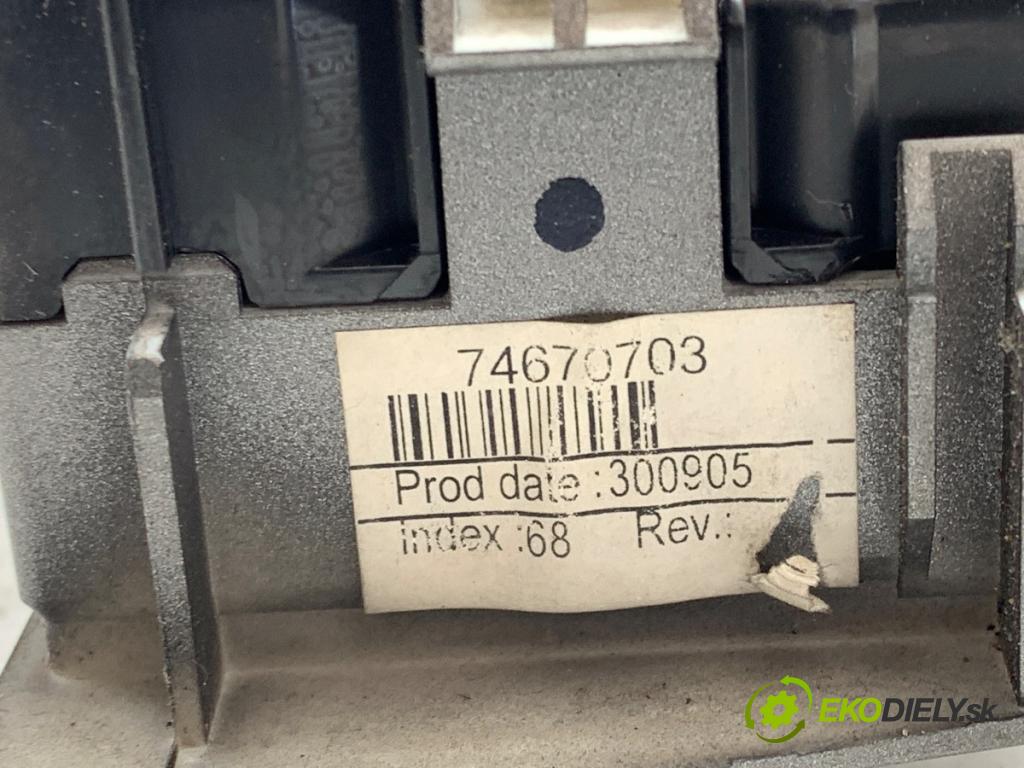 OPEL VECTRA C sedan 2005 110 kW 1.9 CDTI (F69) 1910 Panel ovládania kúrenia  (Prepínacie páčky pod volantom)