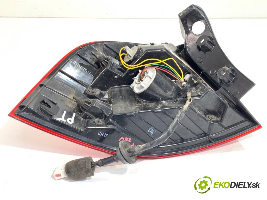 KIA RIO III liftback 2012 80 kW 1.4 CVVT 1396 světlo pravý zadní část 92402-1W2