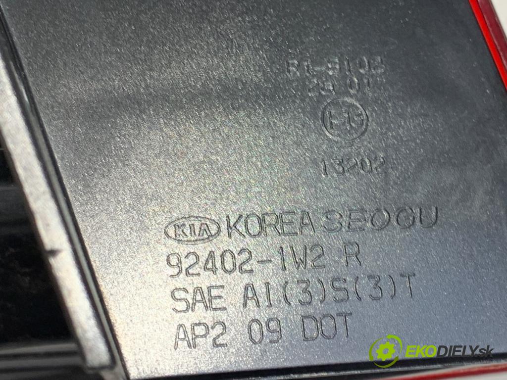 KIA RIO III liftback 2012 80 kW 1.4 CVVT 1396 světlo pravý zadní část 92402-1W2