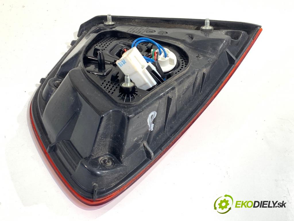 KIA RIO III liftback 2012 80 kW 1.4 CVVT 1396 světlo pravý zadní část vnitřní 92404-1W2