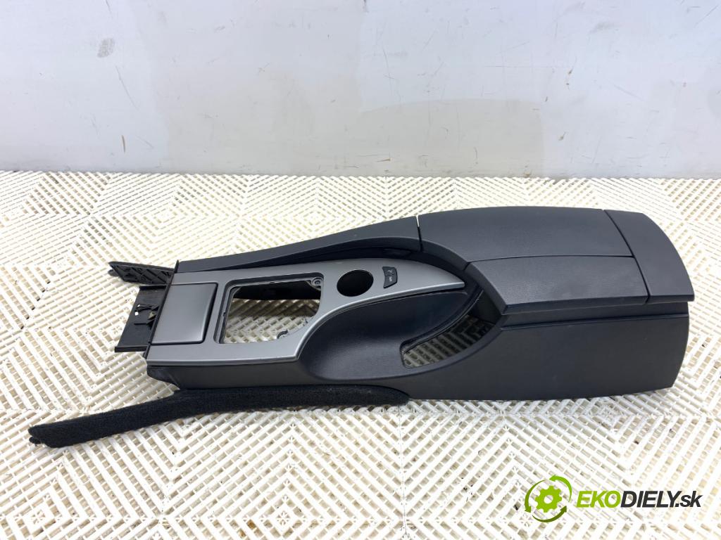 BMW E60 sedan 2005 160 kW 525 i 2996 Tunel středový  (Středový tunel)